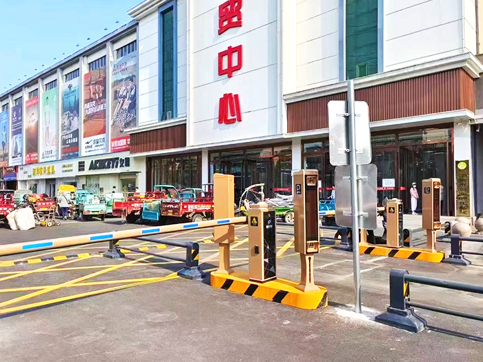某街道停車場采用 “安快” 車牌識別系統(tǒng)