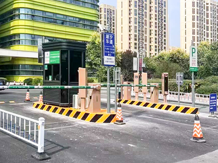 某醫(yī)院停車(chē)場(chǎng)采用 “安快” 車(chē)牌識(shí)別系統(tǒng)