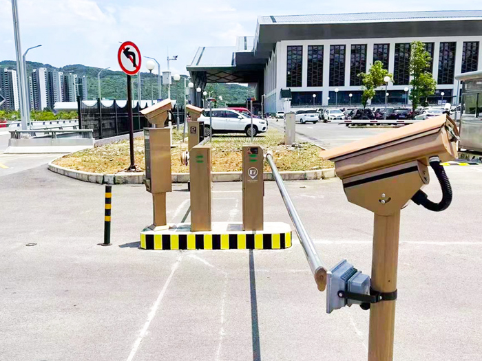 某會(huì)展中心采用 “安快” 車牌識(shí)別一體機(jī)