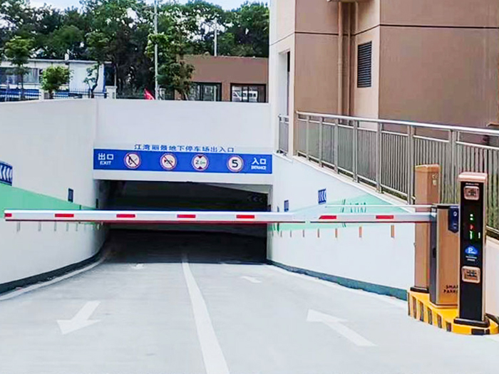 某地下停車場采用 “安快” 同進(jìn)同出直桿道閘