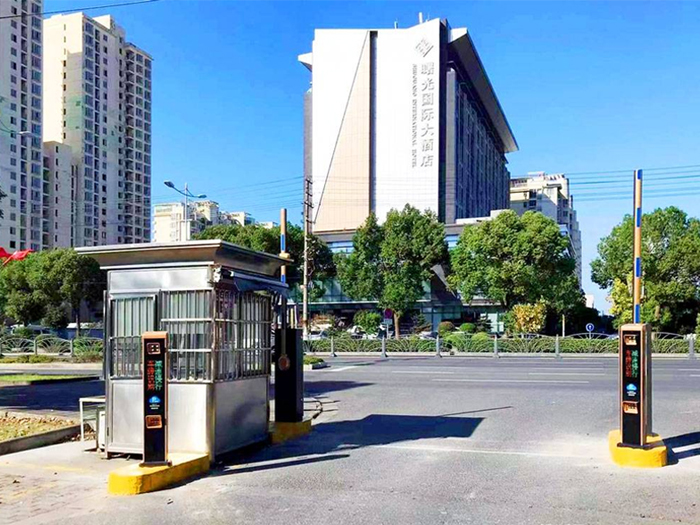 某街道采用 “安快” 一進(jìn)一出車牌識(shí)別系統(tǒng)